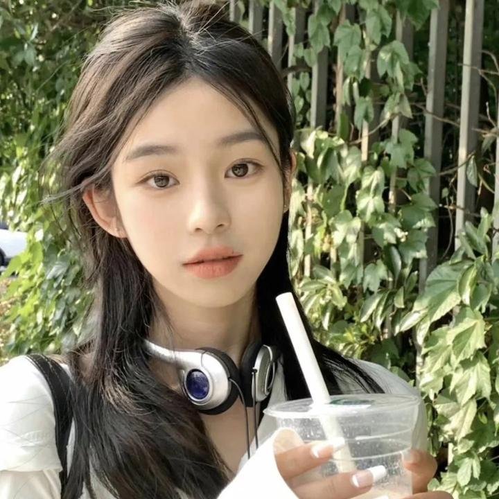 皎洁的月亮